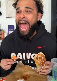 This trend is HILARIOUS! 😂👏🏼 #handchallenge #tacobell #comedy  #couplehumor #marriedlife #funny #fyp