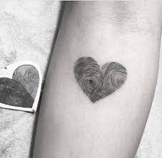 A really cool love tattoo that people make with their spouses is the thumbprint heart tattoo. 26 Super Ideas Tattoo Frauen Herz Fingerabdruck Fingerabdruck Frauen Ideas Super Tattoo Fingerprint Tattoos Mama Tattoo Friend Tattoos