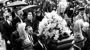 Franz josef strauß wirkte in der politik und auf die frauen: Strauss Und Die Kirche Der Streitlustige Katholik Br24 Br De