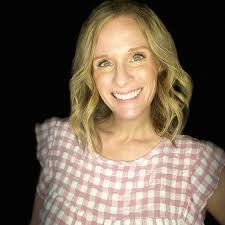 Elaine Brook's Instagram, Twitter & Facebook