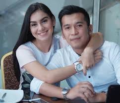 Faktanya, irish bella dan rezky aditya dekat karena dipertemukan dalam 'jakarta love story'. 5 Cowok Ini Pernah Dekat Dengan Irish Bella Terbaru Ammar Zoni Brilio Net Line Today