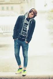 Ha capelli e occhi color verde pino. 8 Ottime Idee Su Moda Per Ragazzi Adolescenti Moda Per Ragazzi Adolescenti Abbigliamento Uomo Moda Uomo
