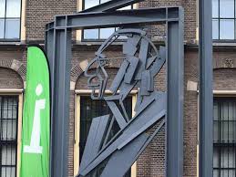 Wondered what he did in life to deserve this statue!