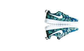 Nike sportswear has been giving aloha vibes to many the upper on this nike roshe run features floral patterns in different colors, giving you all kinds of aloha vibes for the spring season. Nike Roshe Run Print Blue Floral Kicksonfire Com