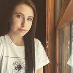 Alisa Webber's Instagram, Twitter & Facebook