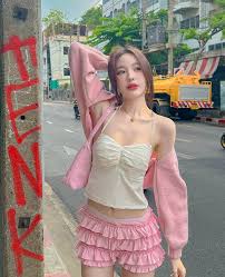 รวมรูปภาพของ ประวัติ พิมพ์ กรกนก อินฟลูฯ สาวสุดน่ารัก  ดีกรีนางแบบเสื้อผ้าสุดปัง รูปที่ 4 จาก 61