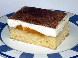 Diese torte kannst du gut verpackt für 2 tage im kühlschrank aufbewahren. Fantakuchen Rezept Tassenrezept Vom Blech Mit Schmand Und Mandarinen