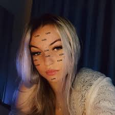 Hi all! Stuck between booking this hotel and another, heard the standard  rooms are very basic and don't include bottled waters etc. Anyone got any  photos? Can help? 🙂 Looking at booking