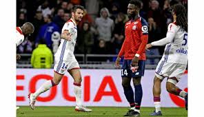 Lyon, une défense pas rassurante avant ce match, rudi garcia a dû voir d'un mauvais œil le forfait de denayer. En Images Lyon Lille 2 2 Solide Puis Febrile L Ol Est Encore Passe Par Tous Les Etats