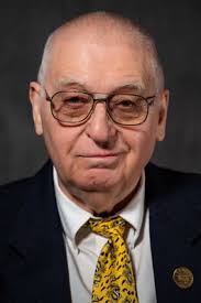 DISTINGUISHED ALUMNUS AWARD