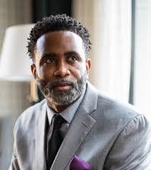 Robert Auber's Instagram, Twitter & Facebook