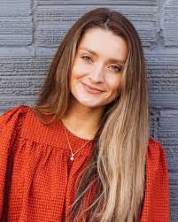 Natalie Draper's Instagram, Twitter & Facebook