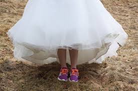 Ein wunderschönes brautkleid und dazu turnschuhe. Hochzeitskleid Turnschuhe Weiss Kostenloses Foto Auf Pixabay