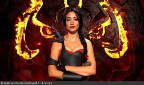 Ca vous fait pas penser à la reine des. Fort Boyard Personnages Rouge