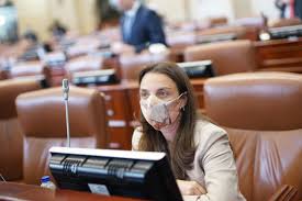 Este viernes 3 de septiembre se llevó a cabo la moción de censura contra la mintic, karen abudinen. 4s 3rpl3xsrimm