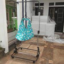 Untuk membantu bayi (dan ibu) mendapat tidur berkualitas, ada beberapa produk ayunan bayi yang dapat membantu. Tiang Ayunan Bayi Model Lipat Terbaru Portable Praktis Shopee Indonesia