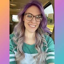 Shelby Hawk's Instagram, Twitter & Facebook