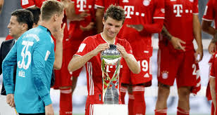Si le confinement a refréné bien des ardeurs, olivier giroud a toujours aussi faim de football et de records. Bayern Munich Thomas Muller Devient Le Joueur Allemand Le Plus Titre De L Histoire