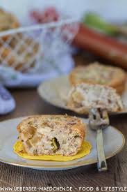 Rhabarber hat genau wie spargel jetzt saison und kann bis zum 24.06. Food Blog Rhabarber Rhabarber Crumble Rezept Zucker Zimt Und Liebe See More Ideas About Rhubarb Recipes Rhubarb Food Kittyfaceworld