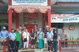 Film pendek free fire nyamar jadi orang miskin. Keluarga Korban Perang Dunia Ii Napak Tilas Di Mentok Antara News