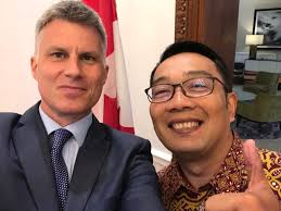 Guess who dropped by the Canadian Official Residence for a visit! Honoured  to host West Java Governor Ridwan Kamil and his team last week for a  meeting with Ambassador Cameron MacKay. The