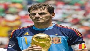 Iker casillas ist ein ehemaliger fußballspieler aus испания, (* 20 мая 1981 г. Ù‚Ù…ÙŠØµ ÙƒØ§Ø³ÙŠØ§Ø³ Ø§Ù„Ù…ÙˆÙ†Ø¯ÙŠØ§Ù„ÙŠ ÙÙŠ Ù…Ø²Ø§Ø¯ ÙˆØ§Ù„Ø³Ø¹Ø± Ù…ÙØ§Ø¬Ø£Ø©