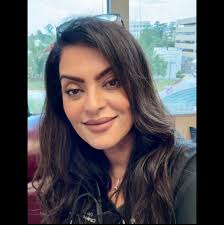 Can you guess which Neil Diamond song this classic riff is from? ~ Team  Neil #NeilDiamond #GuitarRiff #LivePerformance #Songwriter