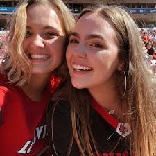 Claire Puffer's Instagram, Twitter & Facebook