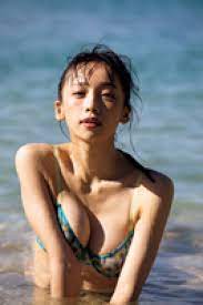 華村あすか22歳、ミステリアスな色気が凝縮 大胆に露出した1st写真集 ／2022年1月31日 - エンタメ - ニュース ｜クランクイン！
