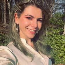 Sarah Headrick's Instagram, Twitter & Facebook