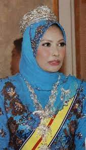 She was then known as cik puan sri rozita adil bakeri. Sultanah Nur Zahirah Bercerai Sultanah Nur Zahirah Wiki Everipedia Oyo 1031 Aj Suite Hotel Near Hospital Sultanah Nur Zahirah Kuala Terengganu Malaezia Fersitac