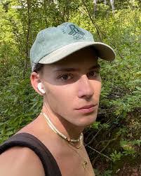 Kathryn Skiles's Instagram, Twitter & Facebook