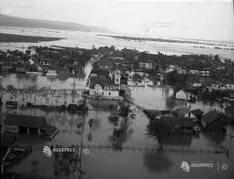 „între 13 şi 20 martie, tot cursul dâmboviţei de la grozăveşti până la vitan a fost acoperit de un strat de apă, care în unele părţi. Documentar In Imagini InundaÅ£iile Din 12 15 Mai 1970 Partea I Agerpres ActualizeazÄƒ Lumea