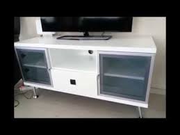 Bu videomda size koyu rek mobilyalarimi nasil beyaza boyadigimi ve evimi bir haftanin icerisinde nasil degistirdigimi. Evde Mobilya Boyama Nasil Yapilir Koyu Renkli Mobilyayi Beyaza Cevirme Mobilya Boyama Beyaz Boya Ev Mobilyalari