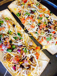 Taco Pizza May Sound Unhealthy But This 21 Day Fix Version Is Anything But For Your Next Pizza Night Try Recettes De Cuisine Recette Poulet Manger Sainement