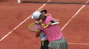 While the american is vivacious and goofy, the pole is very reserved. French Open Tennis Iga Swiatek And Bethanie Mattek Sands Win Through In Doubles Thriller Tennis Video Eurosport