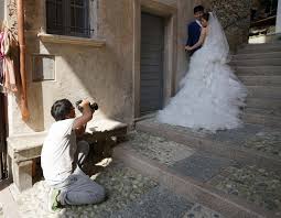 En la playa con frecuencia, y pueden dar. Te Dejo Hacer Gratis Las Fotos De Mi Boda El Anuncio Mas Surrealista De Una Pareja Que Busca Fotografo Photolari