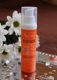Sonnenschutz riese® bietet ihnen eine riesige produktauswahl zu unglaublich günstigen preisen. Avene Sonnenfluid Spf 50 Sonnenschutz Avene Spf 50 Das Sonnenschutzfluid Ruft In Mir Gemischte Gefuhle Hervor Scheint Zu Meiner Mischhaut Zu Passen Doch Es Hat Seine Eigenheiten Testberichte Bewertungen Meinungen