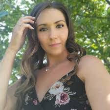 Miranda Peacock's Instagram, Twitter & Facebook