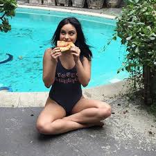 Shawn mendes discovered a brand new fear after getting into an argument with his girlfriend camila cabello recently: Camila Mendes Wearing A Swimsuit Popsugar Latina
