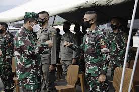 Jadikan hari raya tri suci waisak perekat tali persaudaraan letjen eko margiyono dari pangkostrad menjadi kasum tni, mayjen dudung abdurachman. Pangkostrad Kunjungi Pelaksanaan Satgas Operasi Madago Raya 2021 Di Poso Kostrad