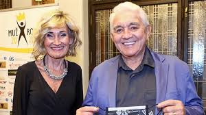 V divadle jiřího grossmanna jim pomáhala i herečka uršula kluková. Starneme Vsichni Ale My K Lepsimu Vtipkuji Bubilkova S Krampolem Idnes Cz