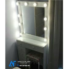 Meja rias lampu minimalis ini sangat kami rekomendaikan buat anda yang sedang mencari meja rias model lampu karena meja rias yang kami produksi memakai bahan baku yang berkualitas, mulai dari kayu jati tpk sebagai bahan baku utama sampai dengan kaca yang menggunakan jenis tempered, jadi anda tidak perlu meragukan kualitas produk kami, cara pemesanan punsangat mudah langsung hubungi kami lewat. 29 Desain Meja Rias Dengan Lampu Desain Furniture