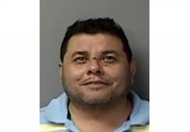 Hijo golpea a su padre de 81 años ocasionándole varias lesiones:  https://bit.ly/4axbzGO