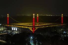Fc köln, so wie viele musikkonzerte und andere unvergessliche veranstaltungen lassen jedes herz höher schlagen. Am Rheinenergiestadion In Koln Strahlt Europas Grosster Adventskranz