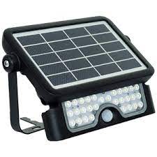These powerful solar lights absorb the energy source from the sunlight in daytime by creating rechargeable battery packs. Luceco Solar Led Floodlight With Pir Motion Sensor 5 Watt Ip65 Rated Black 550lm Lexsf6b40 01 Amazon De Garten
