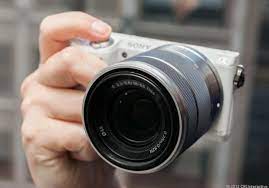 Sony S Nex 5r Camera Does So Much Right Sony Digital Camera Camera Sony Camera