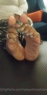 Onlyfans - sexycinnamonspice - While recording a joi I get a video call for  my feet - 19-12-2020 -