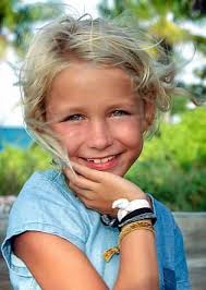 Kristina Podlasek helping Children in Sandy Bay, Roatan Honduras