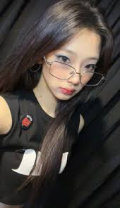 Choose Between my Least and fav (bias)member